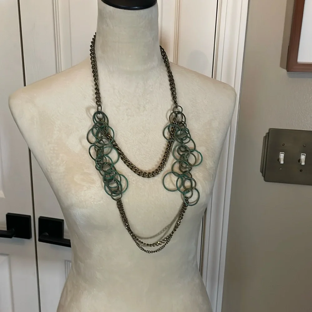😀‎ Free w/ Purchase Chain Statement Necklace!